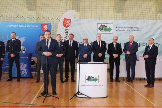 Tomaszowskie Targi Pracy cieszyły się dużym zainteresowaniem [ZDJĘCIA]