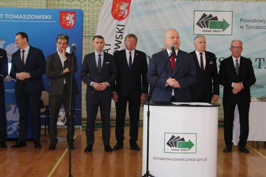 Tomaszowskie Targi Pracy cieszyły się dużym zainteresowaniem [ZDJĘCIA]