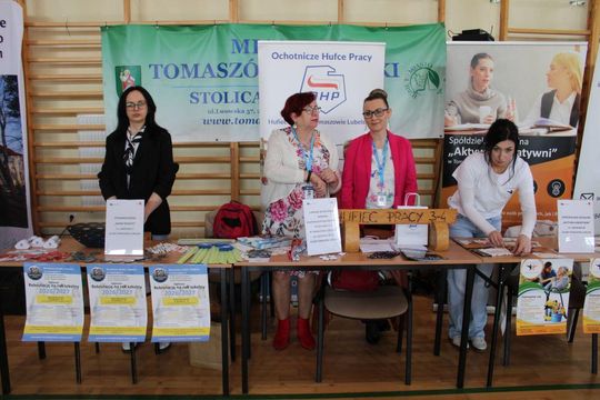 Tomaszowskie Targi Pracy cieszyły się dużym zainteresowaniem [ZDJĘCIA]