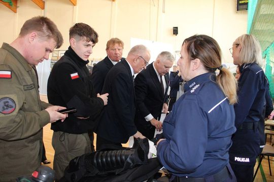 Tomaszowskie Targi Pracy cieszyły się dużym zainteresowaniem [ZDJĘCIA]