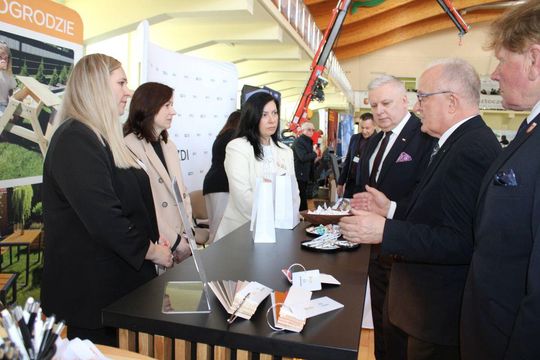 Tomaszowskie Targi Pracy cieszyły się dużym zainteresowaniem [ZDJĘCIA]