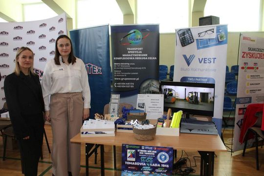 Tomaszowskie Targi Pracy cieszyły się dużym zainteresowaniem [ZDJĘCIA]