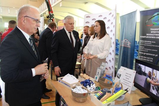 Tomaszowskie Targi Pracy cieszyły się dużym zainteresowaniem [ZDJĘCIA]