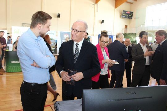 Tomaszowskie Targi Pracy cieszyły się dużym zainteresowaniem [ZDJĘCIA]