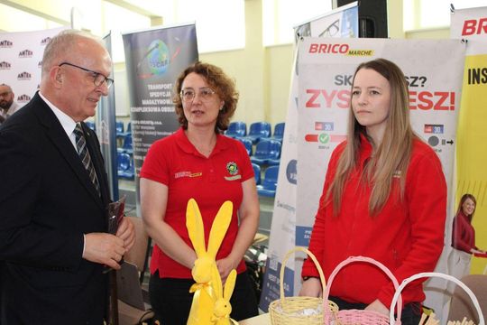 Tomaszowskie Targi Pracy cieszyły się dużym zainteresowaniem [ZDJĘCIA]