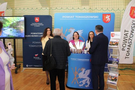 Tomaszowskie Targi Pracy cieszyły się dużym zainteresowaniem [ZDJĘCIA]