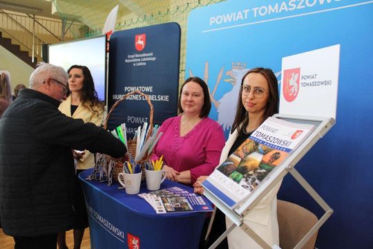 Tomaszowskie Targi Pracy cieszyły się dużym zainteresowaniem [ZDJĘCIA]