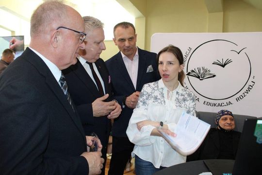 Tomaszowskie Targi Pracy cieszyły się dużym zainteresowaniem [ZDJĘCIA]