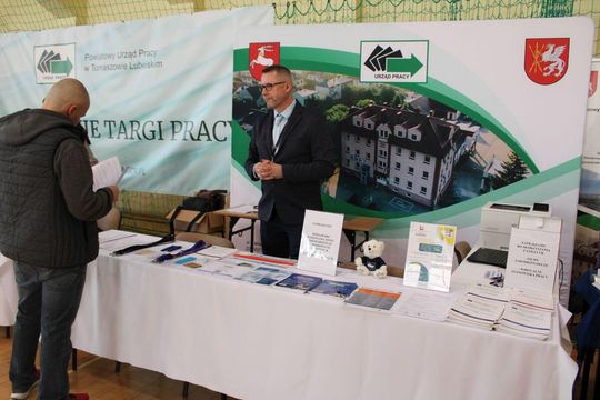 Tomaszowskie Targi Pracy cieszyły się dużym zainteresowaniem [ZDJĘCIA]