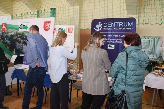 Tomaszowskie Targi Pracy cieszyły się dużym zainteresowaniem [ZDJĘCIA]