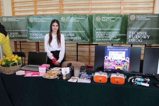 Tomaszowskie Targi Pracy cieszyły się dużym zainteresowaniem [ZDJĘCIA]