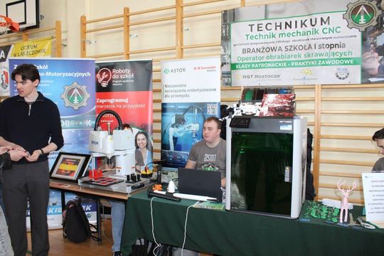 Tomaszowskie Targi Pracy cieszyły się dużym zainteresowaniem [ZDJĘCIA]