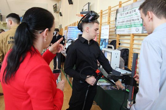 Tomaszowskie Targi Pracy cieszyły się dużym zainteresowaniem [ZDJĘCIA]