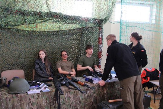 Tomaszowskie Targi Pracy cieszyły się dużym zainteresowaniem [ZDJĘCIA]