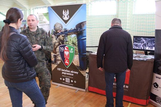 Tomaszowskie Targi Pracy cieszyły się dużym zainteresowaniem [ZDJĘCIA]