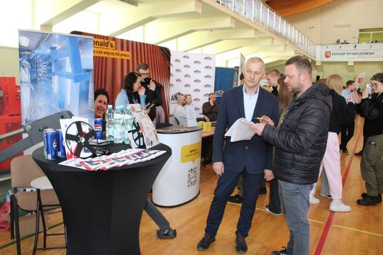 Tomaszowskie Targi Pracy cieszyły się dużym zainteresowaniem [ZDJĘCIA]