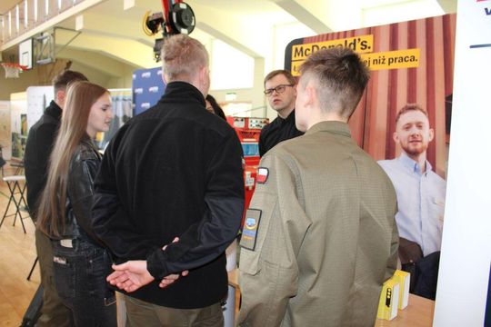 Tomaszowskie Targi Pracy cieszyły się dużym zainteresowaniem [ZDJĘCIA]