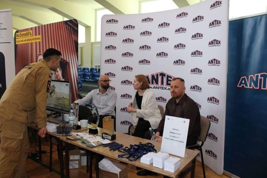 Tomaszowskie Targi Pracy cieszyły się dużym zainteresowaniem [ZDJĘCIA]