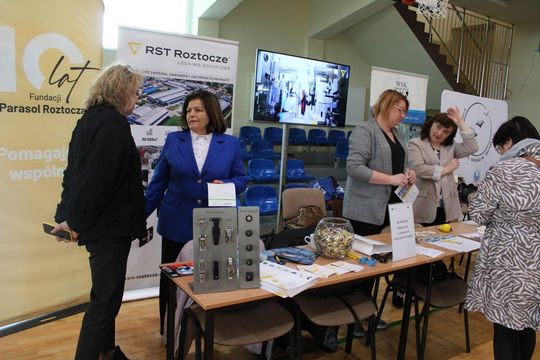 Tomaszowskie Targi Pracy cieszyły się dużym zainteresowaniem [ZDJĘCIA]