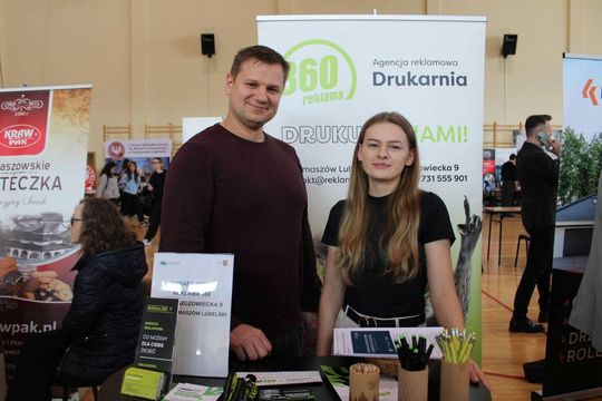 Tomaszowskie Targi Pracy cieszyły się dużym zainteresowaniem [ZDJĘCIA]