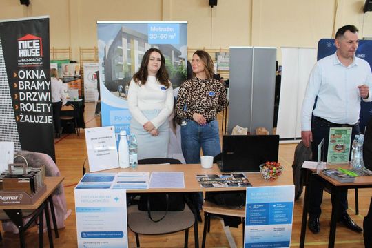 Tomaszowskie Targi Pracy cieszyły się dużym zainteresowaniem [ZDJĘCIA]