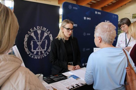 Tomaszowskie Targi Pracy cieszyły się dużym zainteresowaniem [ZDJĘCIA]