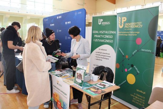 Tomaszowskie Targi Pracy cieszyły się dużym zainteresowaniem [ZDJĘCIA]