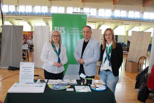 Tomaszowskie Targi Pracy cieszyły się dużym zainteresowaniem [ZDJĘCIA]