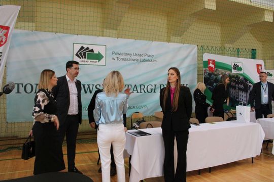 Tomaszowskie Targi Pracy cieszyły się dużym zainteresowaniem [ZDJĘCIA]