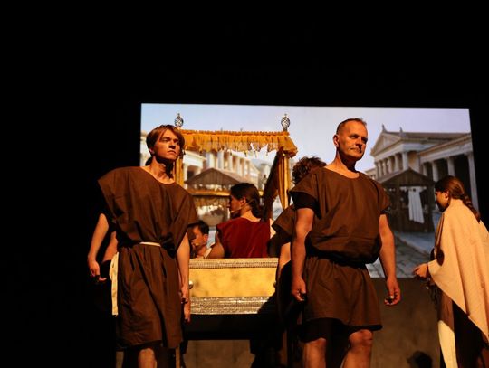 Quo vadis człowieku. Spektakl w reżyserii Marii Kozyry na deskach TDK [ZDJĘCIA]