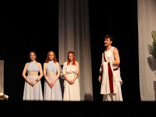 Quo vadis człowieku. Spektakl w reżyserii Marii Kozyry na deskach TDK [ZDJĘCIA]