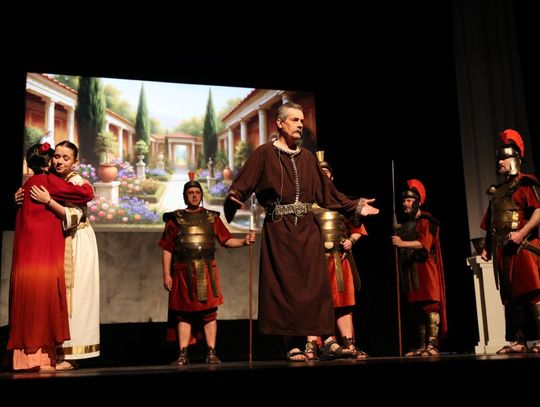 Quo vadis człowieku. Spektakl w reżyserii Marii Kozyry na deskach TDK [ZDJĘCIA]