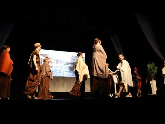 Quo vadis człowieku. Spektakl w reżyserii Marii Kozyry na deskach TDK [ZDJĘCIA]