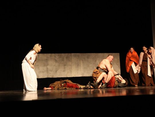 Quo vadis człowieku. Spektakl w reżyserii Marii Kozyry na deskach TDK [ZDJĘCIA]