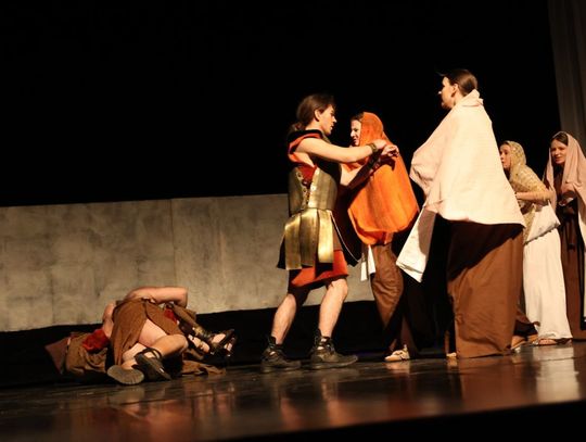 Quo vadis człowieku. Spektakl w reżyserii Marii Kozyry na deskach TDK [ZDJĘCIA]