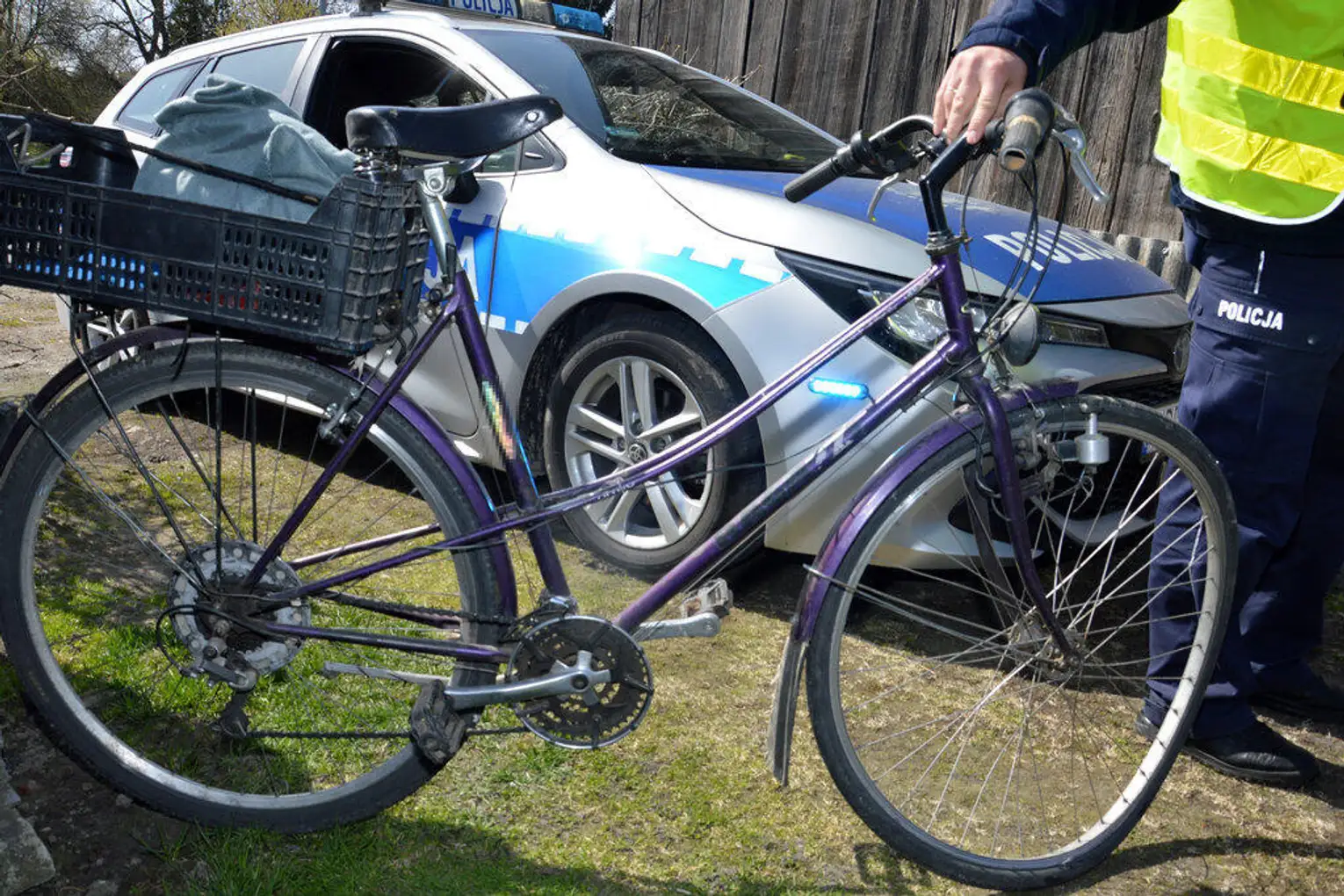 Chyża: 84-letni rowerzysta potrącony przez kierującego audi [ZDJĘCIA]