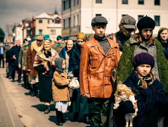 Tomaszów Lubelski: Marsz Pamięci Ofiar Zbrodni Katyńskiej i Zesłańców na Sybir [ZDJĘCIA]