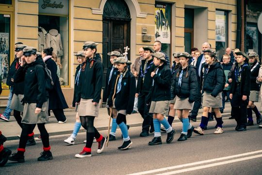 Tomaszów Lubelski: Marsz Pamięci Ofiar Zbrodni Katyńskiej i Zesłańców na Sybir [ZDJĘCIA]