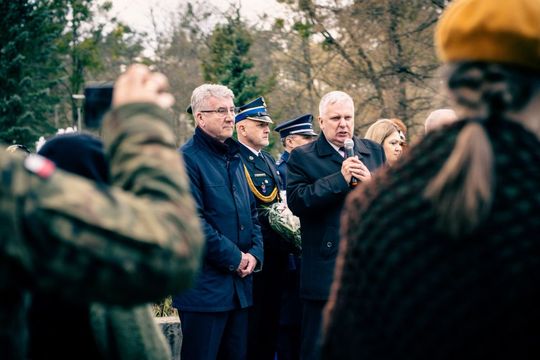 Tomaszów Lubelski: Marsz Pamięci Ofiar Zbrodni Katyńskiej i Zesłańców na Sybir [ZDJĘCIA]
