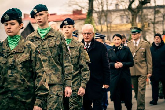 Tomaszów Lubelski: Marsz Pamięci Ofiar Zbrodni Katyńskiej i Zesłańców na Sybir [ZDJĘCIA]