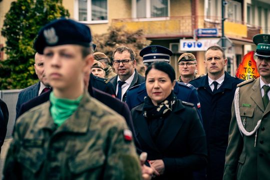 Tomaszów Lubelski: Marsz Pamięci Ofiar Zbrodni Katyńskiej i Zesłańców na Sybir [ZDJĘCIA]