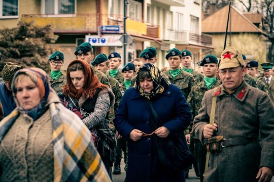 Tomaszów Lubelski: Marsz Pamięci Ofiar Zbrodni Katyńskiej i Zesłańców na Sybir [ZDJĘCIA]