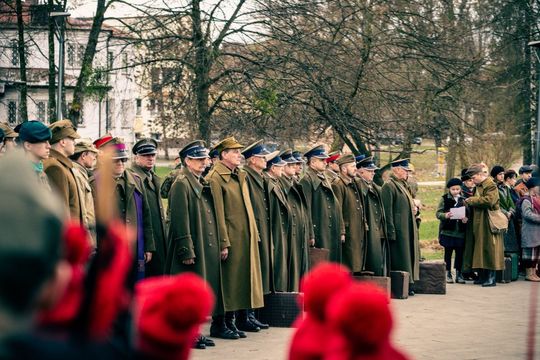 Tomaszów Lubelski: Marsz Pamięci Ofiar Zbrodni Katyńskiej i Zesłańców na Sybir [ZDJĘCIA]