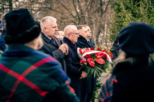 Tomaszów Lubelski: Marsz Pamięci Ofiar Zbrodni Katyńskiej i Zesłańców na Sybir [ZDJĘCIA]