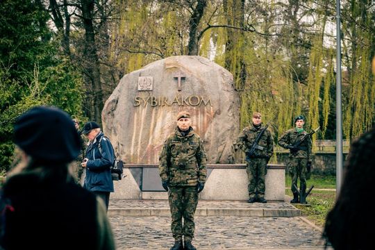 Tomaszów Lubelski: Marsz Pamięci Ofiar Zbrodni Katyńskiej i Zesłańców na Sybir [ZDJĘCIA]