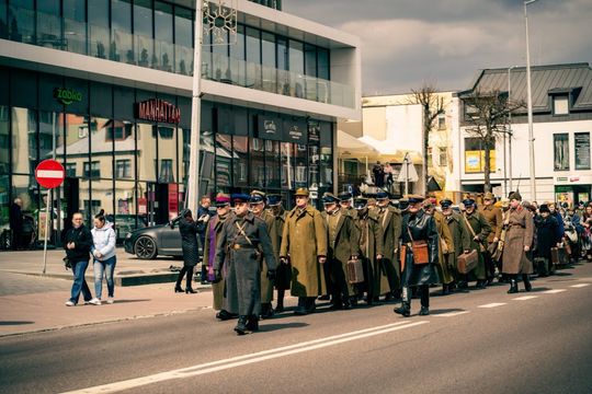 Tomaszów Lubelski: Marsz Pamięci Ofiar Zbrodni Katyńskiej i Zesłańców na Sybir [ZDJĘCIA]