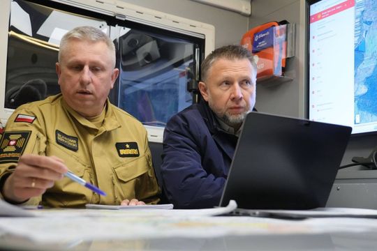 Wielki pożar lasu na pograniczu gmin Józefów i Łukowa [ZDJĘCIA]