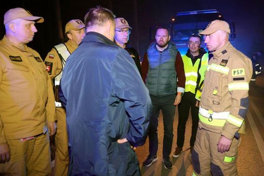 Wielki pożar lasu na pograniczu gmin Józefów i Łukowa [ZDJĘCIA]
