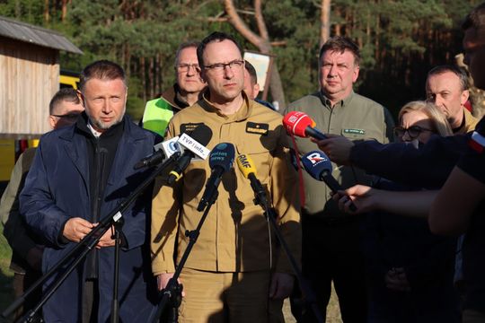 Wielki pożar lasu na pograniczu gmin Józefów i Łukowa [ZDJĘCIA]