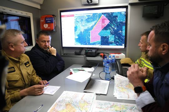 Wielki pożar lasu na pograniczu gmin Józefów i Łukowa [ZDJĘCIA]